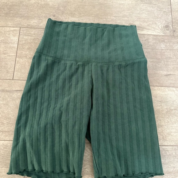Offline by Aerie High Rise Bike Athletic Shorts 7” in seam
Euc size small - Picture 13 of 14